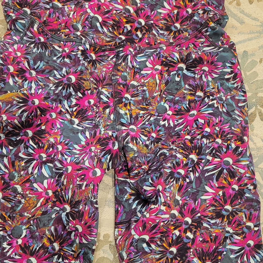 lululemon athletica Pink Floral Pattern Leggings - Picture 3 of 6